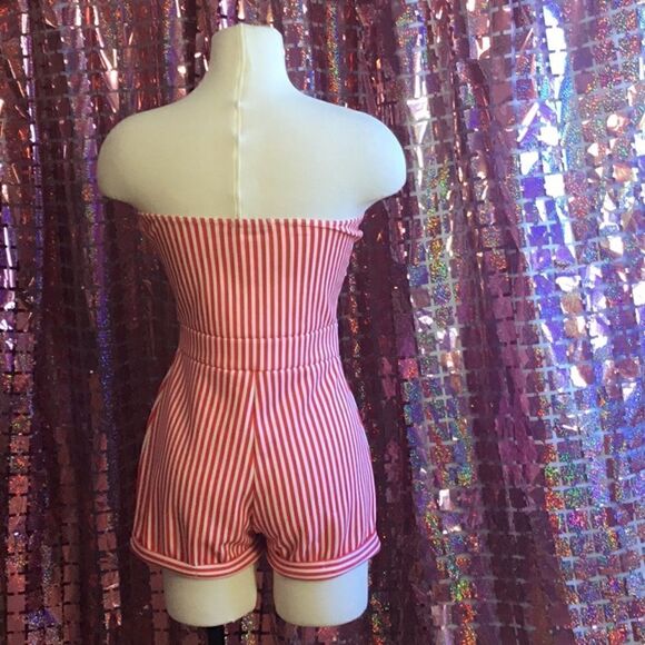 Candy cane striped shorts romper with tie front - Picture 7 of 12